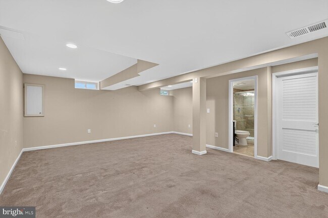 Building Photo - 6015 Backlick Rd