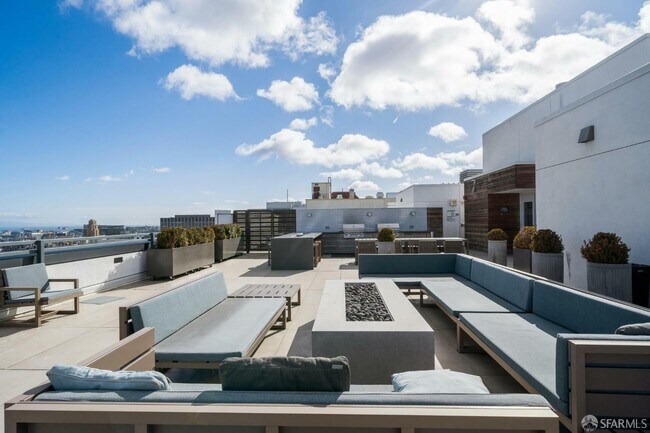 Building Photo - 1450 Franklin St