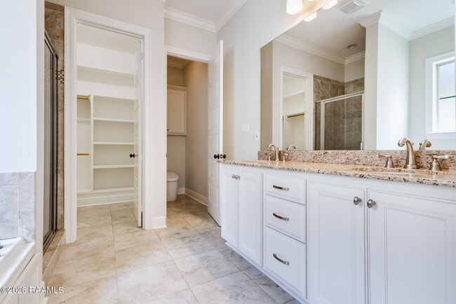 Building Photo - 405 S Montauban Dr