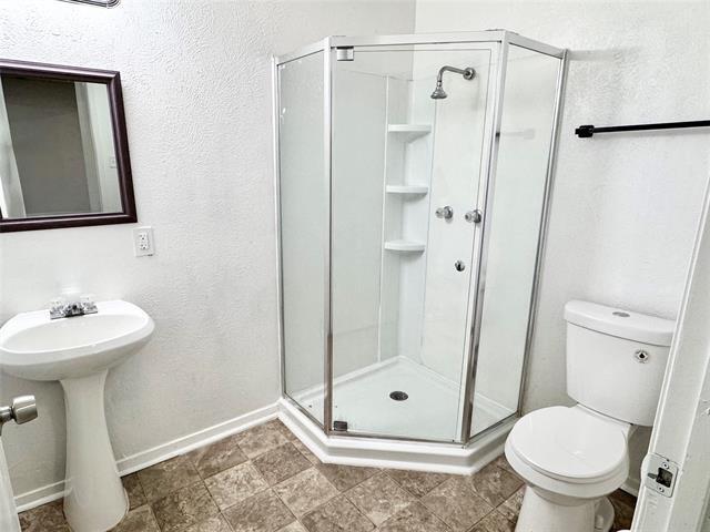 Building Photo - 141 NW Jayellen Ave