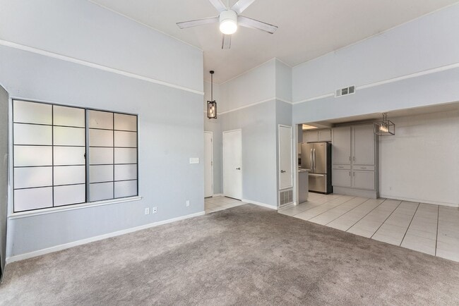 Building Photo - Charming 2 Bedroom 2 Bath Duplex