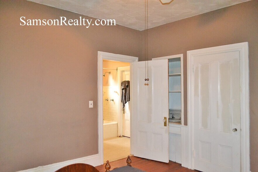 Building Photo - 745 Pleasant St