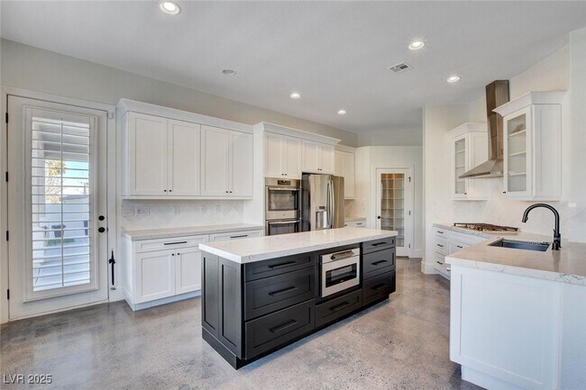 Building Photo - 10728 Elm Ridge Ave