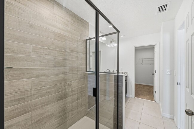 Building Photo - 3 Bedroom Resort Style Living in Gated Community