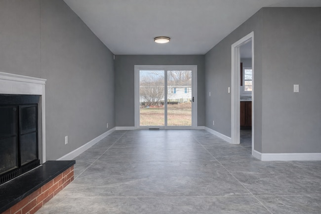 Building Photo - 3 bedroom home in Carbondale