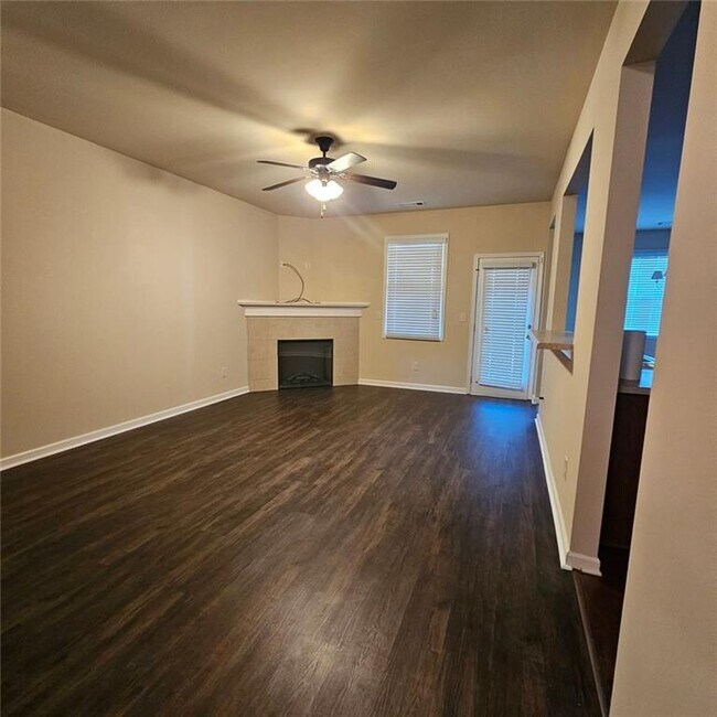 Building Photo - 413 Fern Bay Dr SW