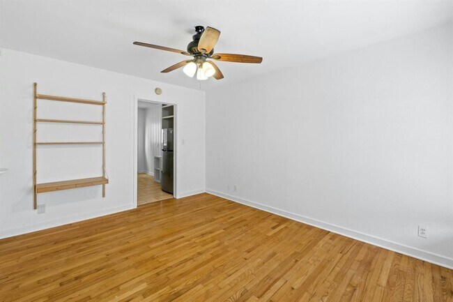 Building Photo - 301 E 34th St
