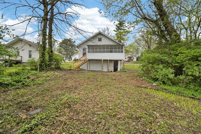 Building Photo - 225 Sunset Ave