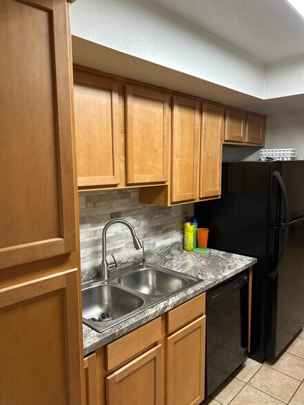 Kitchen - 3825 E Camelback Rd