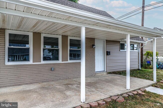 Building Photo - 12 Indigo Rd