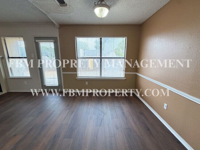 Building Photo - 921 Park Pl Blvd