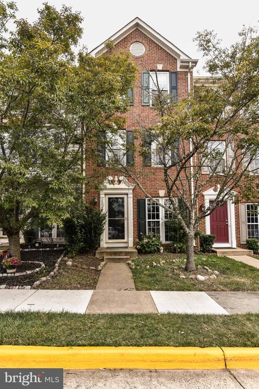 Building Photo - 20947 Colecroft Square