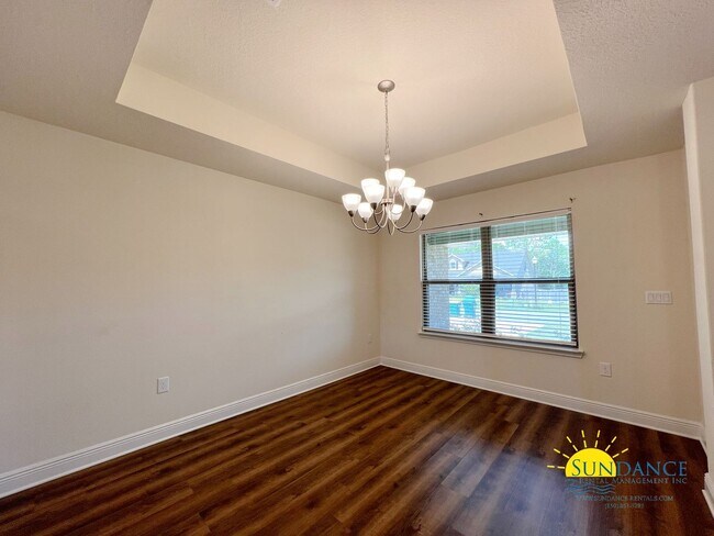 Building Photo - Stunning 4 Bedroom Home in Willow Creek Pl...