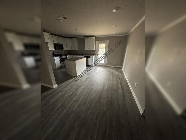 Building Photo - 50 Buena Vis Dr