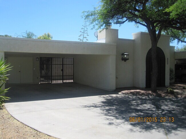 Building Photo - Lazy Creek Townhomes.