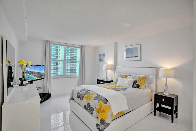 Building Photo - 2501 S Ocean Dr