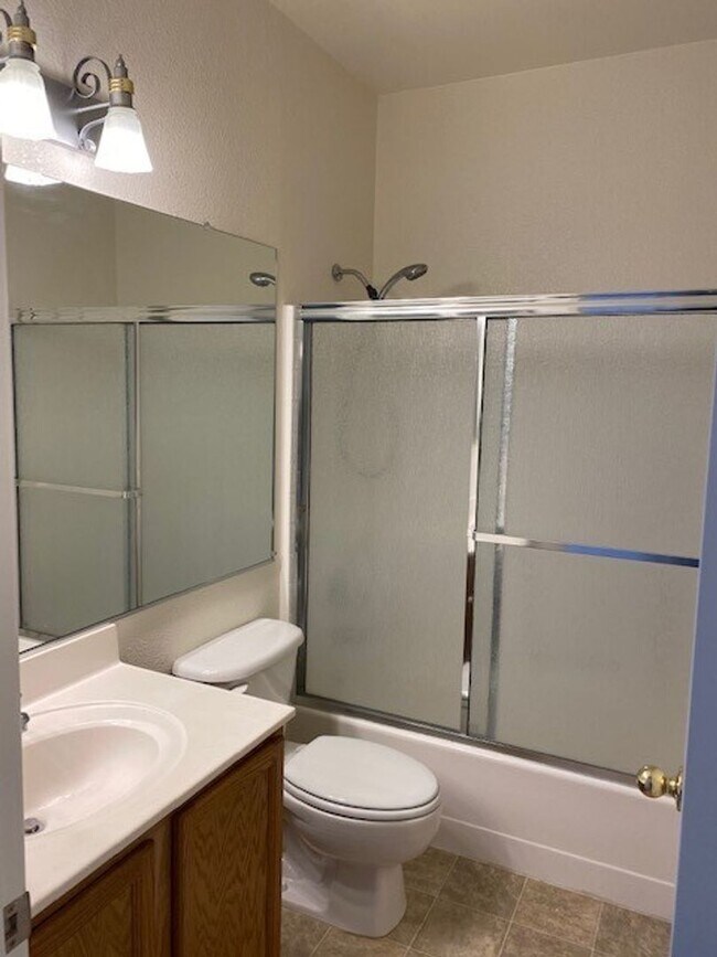 Building Photo - Beautiful Three Bed Home Available On The Green at Dayton Golf Course