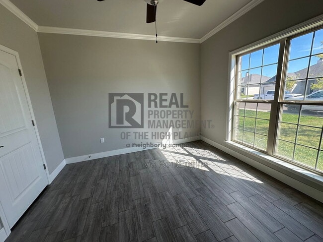 Building Photo - 7604 Crestline Dr