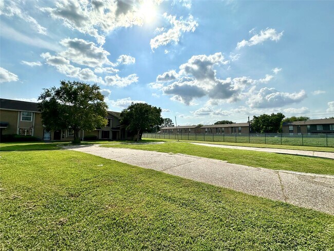 Building Photo - 13539 Castilian Dr