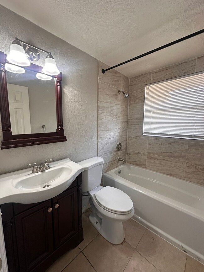 Building Photo - $500 off move in special 2 bedroom 1 bath ...