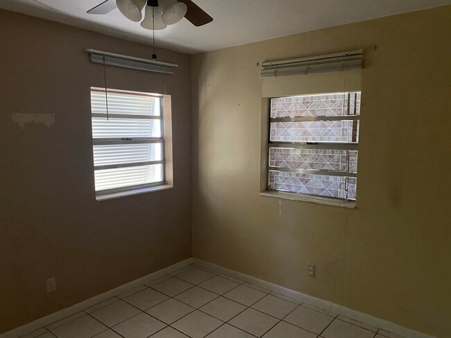 Building Photo - 2374 Sunrise Dr