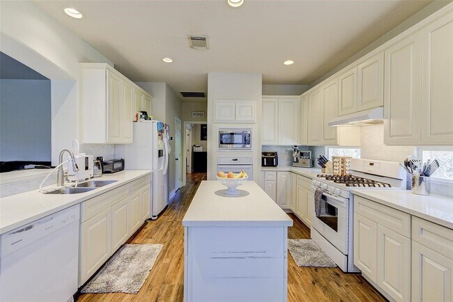 Building Photo - 6234 Presidio Canyon Dr
