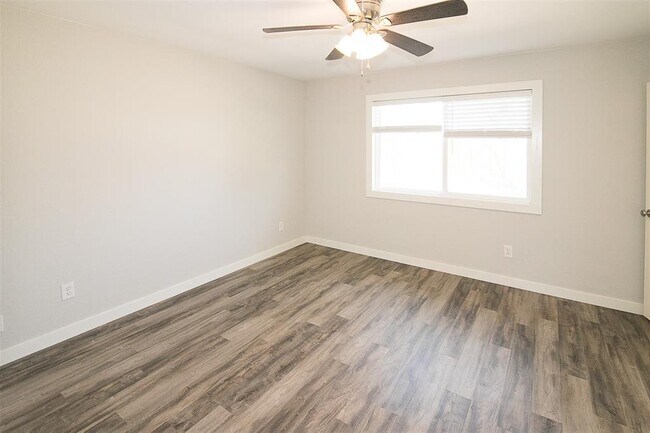 Building Photo - 1505 Quail Valley Dr