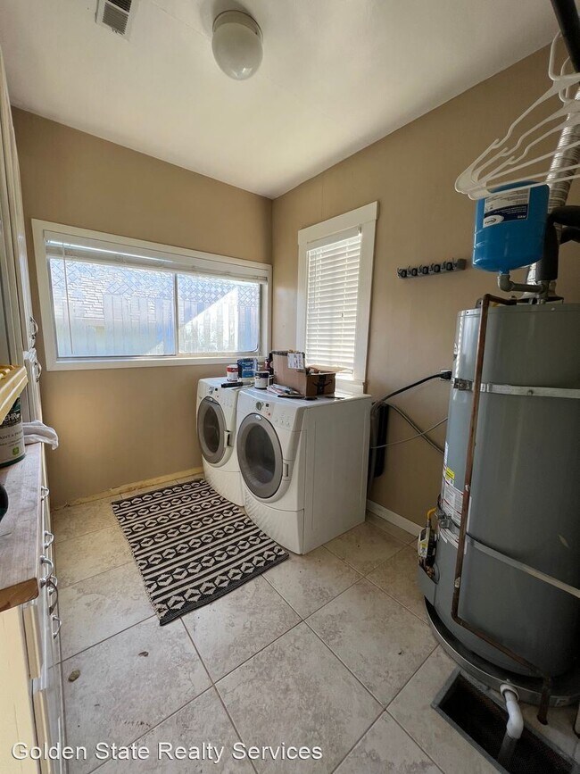 Building Photo - 4 br, 2 bath House - 525 Grove St