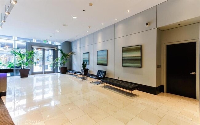 Building Photo - 1100 S Hope St