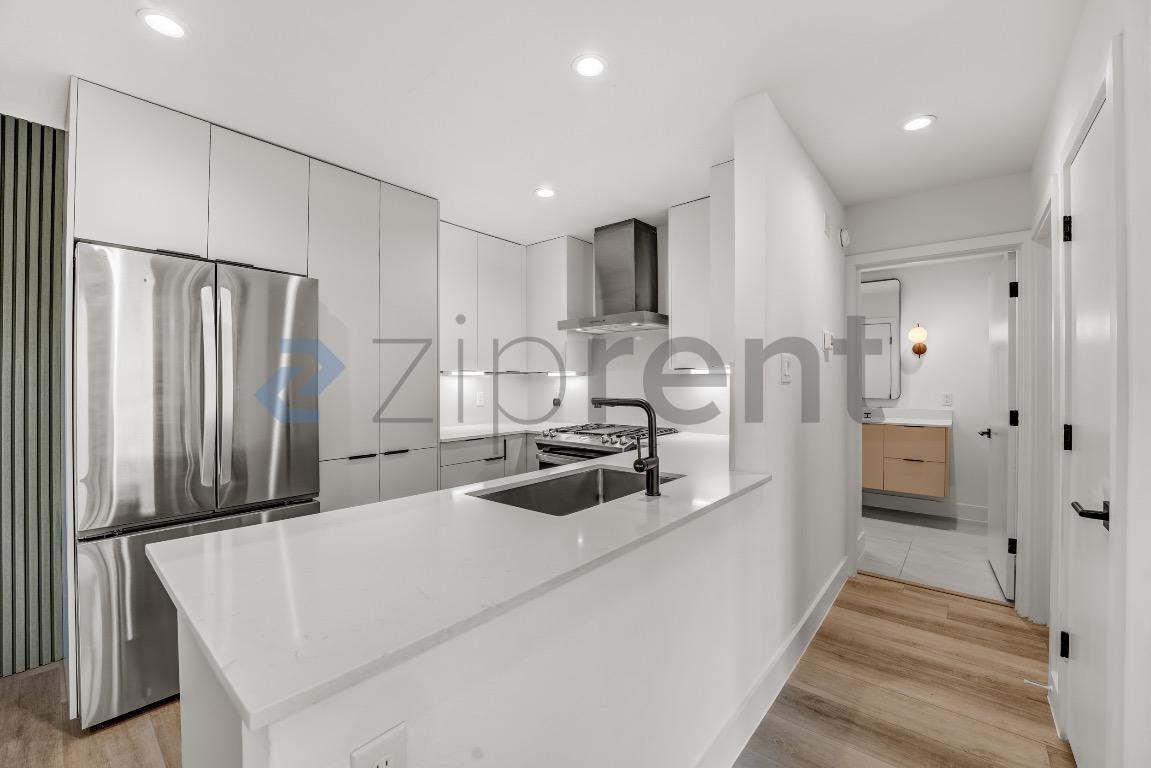 Building Photo - Unit B