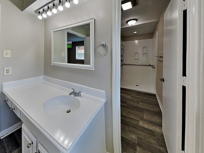 Building Photo - 2307 Romayor Ct