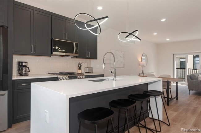 Building Photo - 212 Innovation Dr