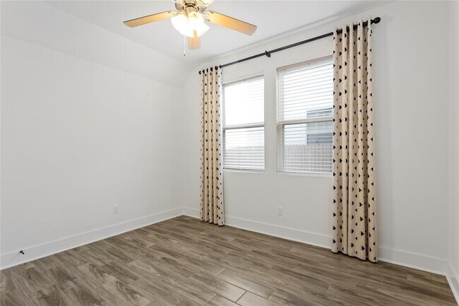 Building Photo - 9109 Moonstone Dr