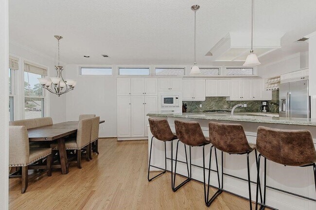 Building Photo - 12374 Lake Vista Dr