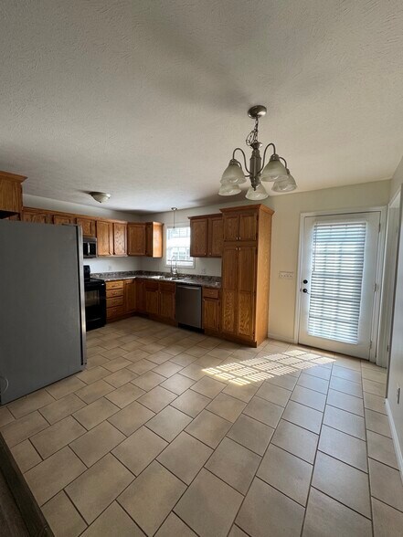 Building Photo - 7901 Hilham Rd