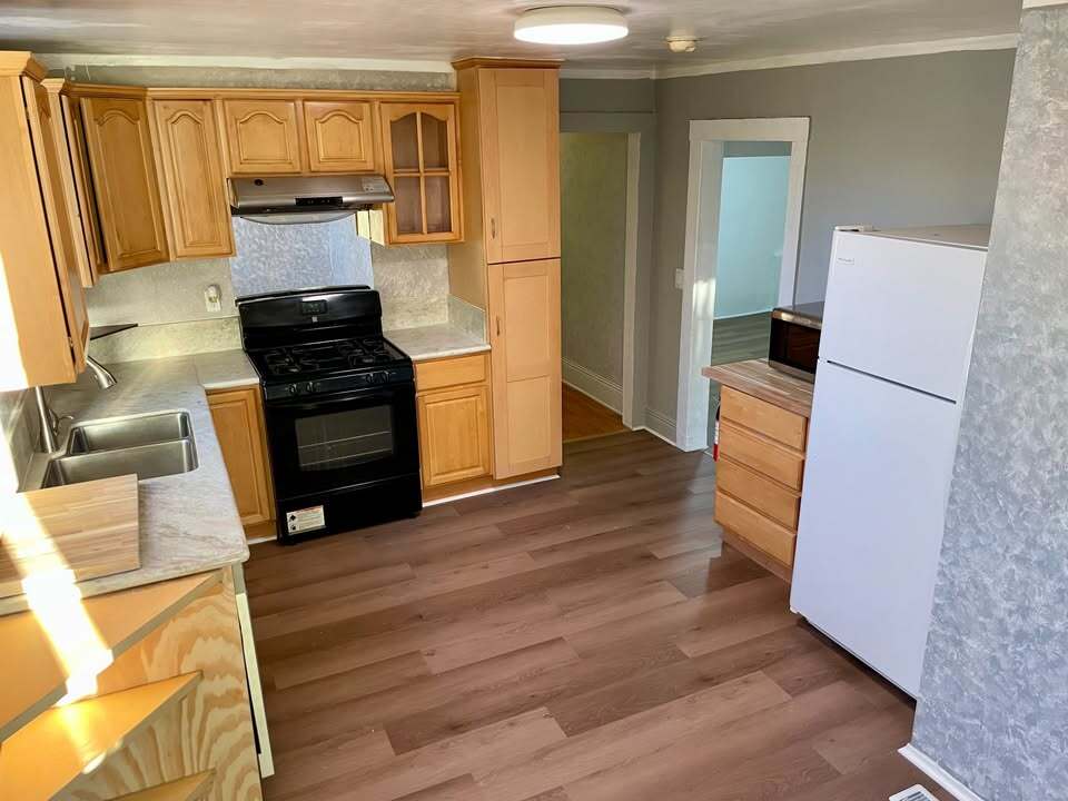 Building Photo - 475 Newton Ave