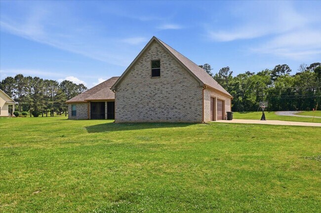Building Photo - 4072 MS-471