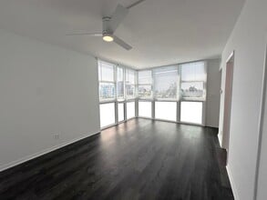 Building Photo - Large Updated 2BR/2BA Bath Condo - Steps from Fort Lauderdale Beach!