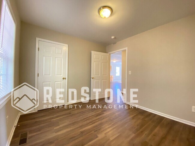 Building Photo - 1104 Chandler Ave