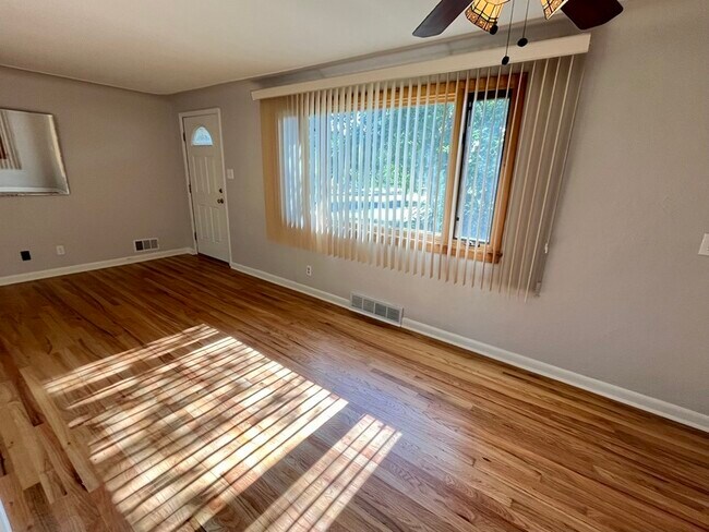 Building Photo - 3375 Fenton St