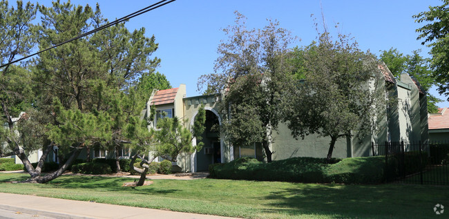 Building Photo - Casa Del Este Apartments