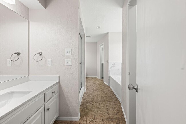 Building Photo - Two reasons to stop scrolling: the schools and the bathrooms. 3/2/2 Home in Putnam City Northaven...