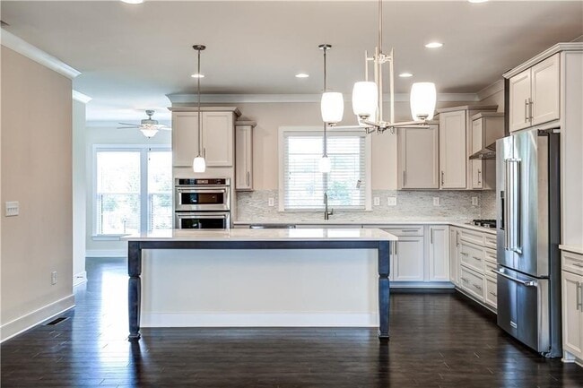 Primary Photo - 827 Stone Ridge Ln NE