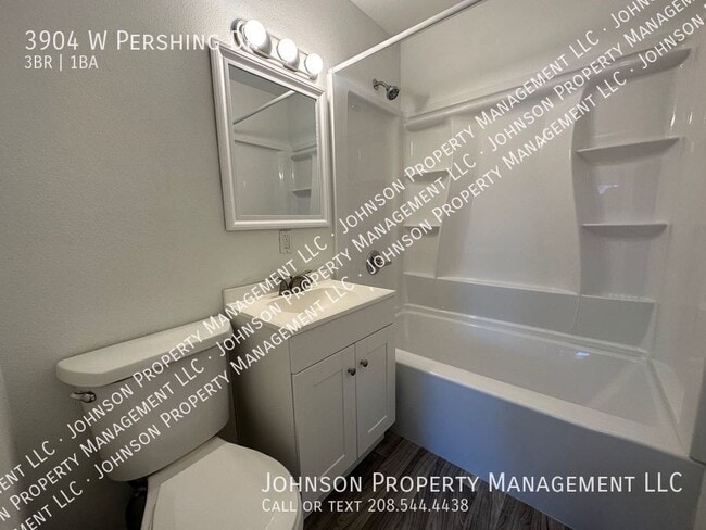 Building Photo - 3904 Pershing Dr