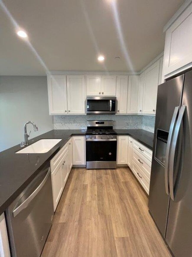 Building Photo - Tahoe Park 2 Bedroom Near UC Davis Med Center