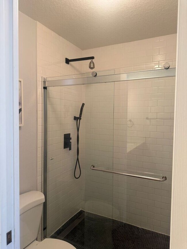 Building Photo - FREE RENT!!!Condo at Club Cortile, Luxury Condominiums and Townhomes.