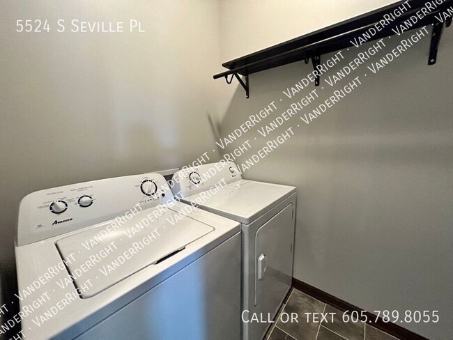Building Photo - 5524 Seville Pl