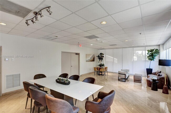 Building Photo - 6422 Collins Ave