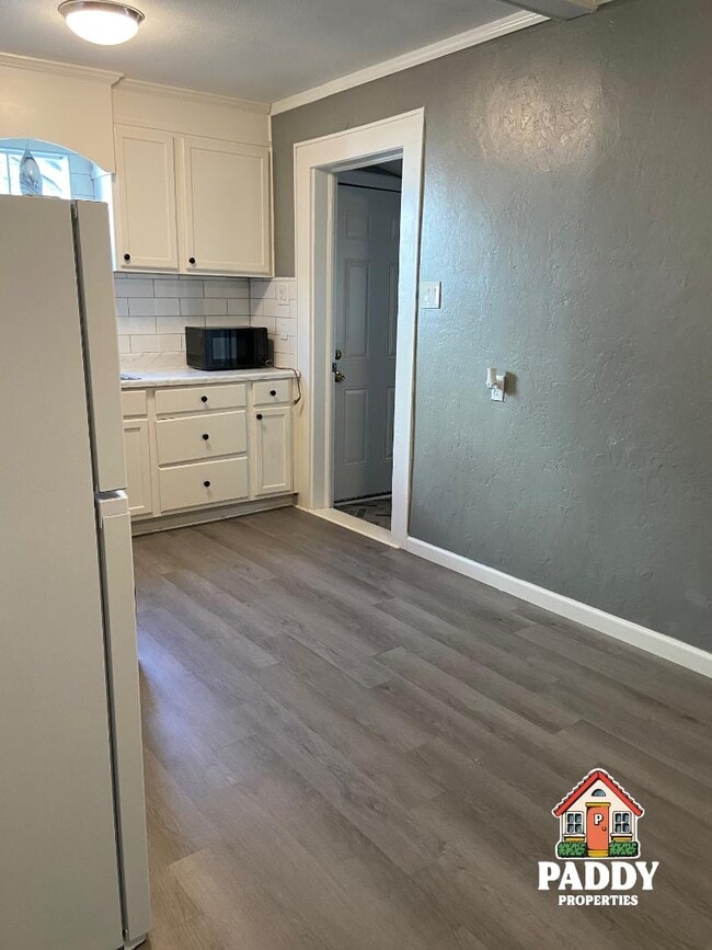 Building Photo - 105 S Lide Ave