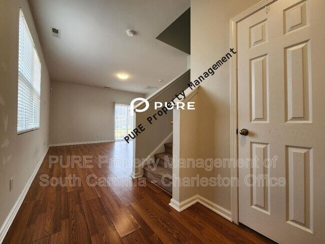 Building Photo - 437 Watershed Dr